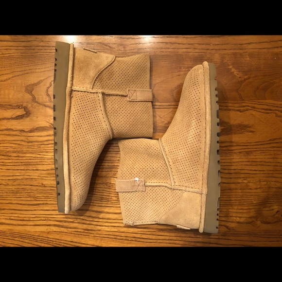 UGG Classic Unlined Mini Perforated Boot Tawny 7 - Picture 8 of 8